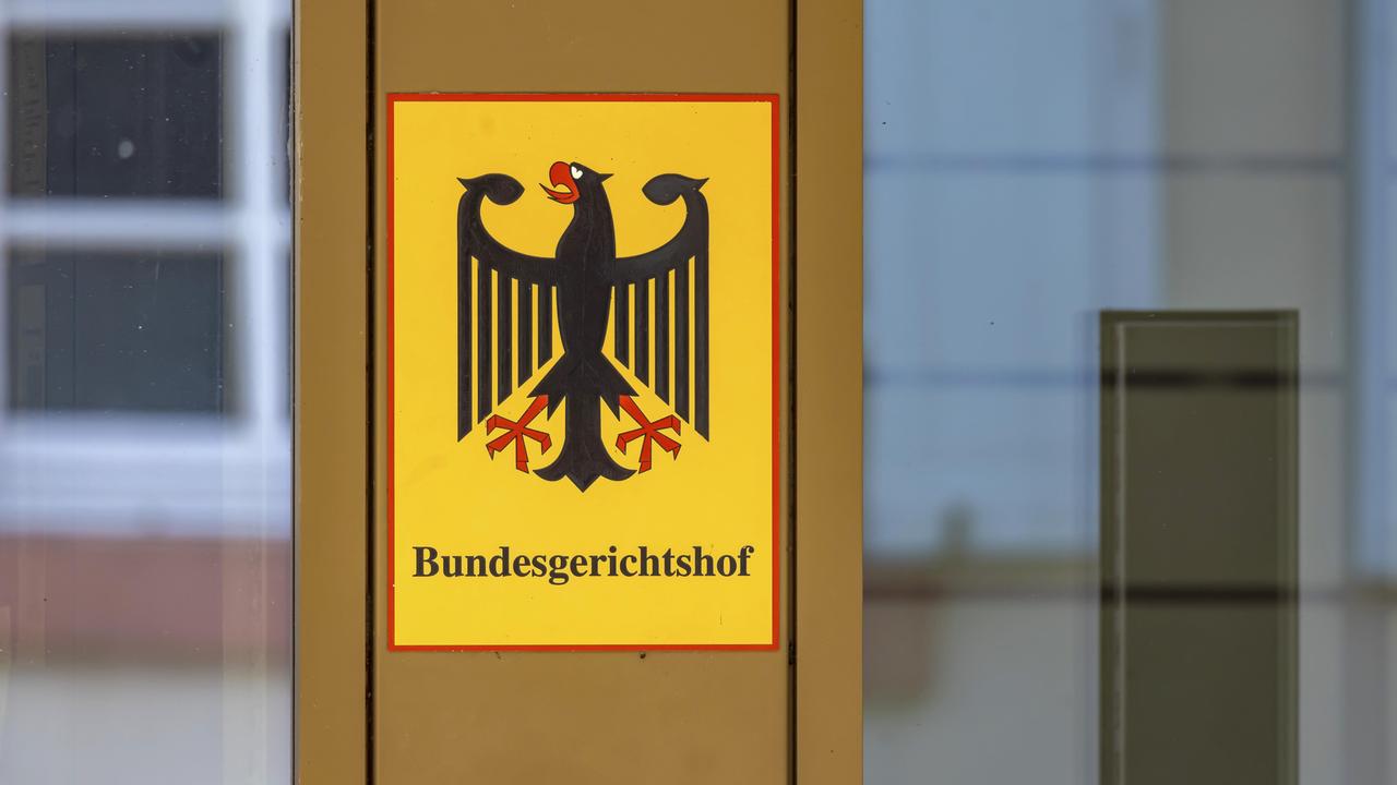 Das Schild des Bundesgerichtshofes in Karlsruhe