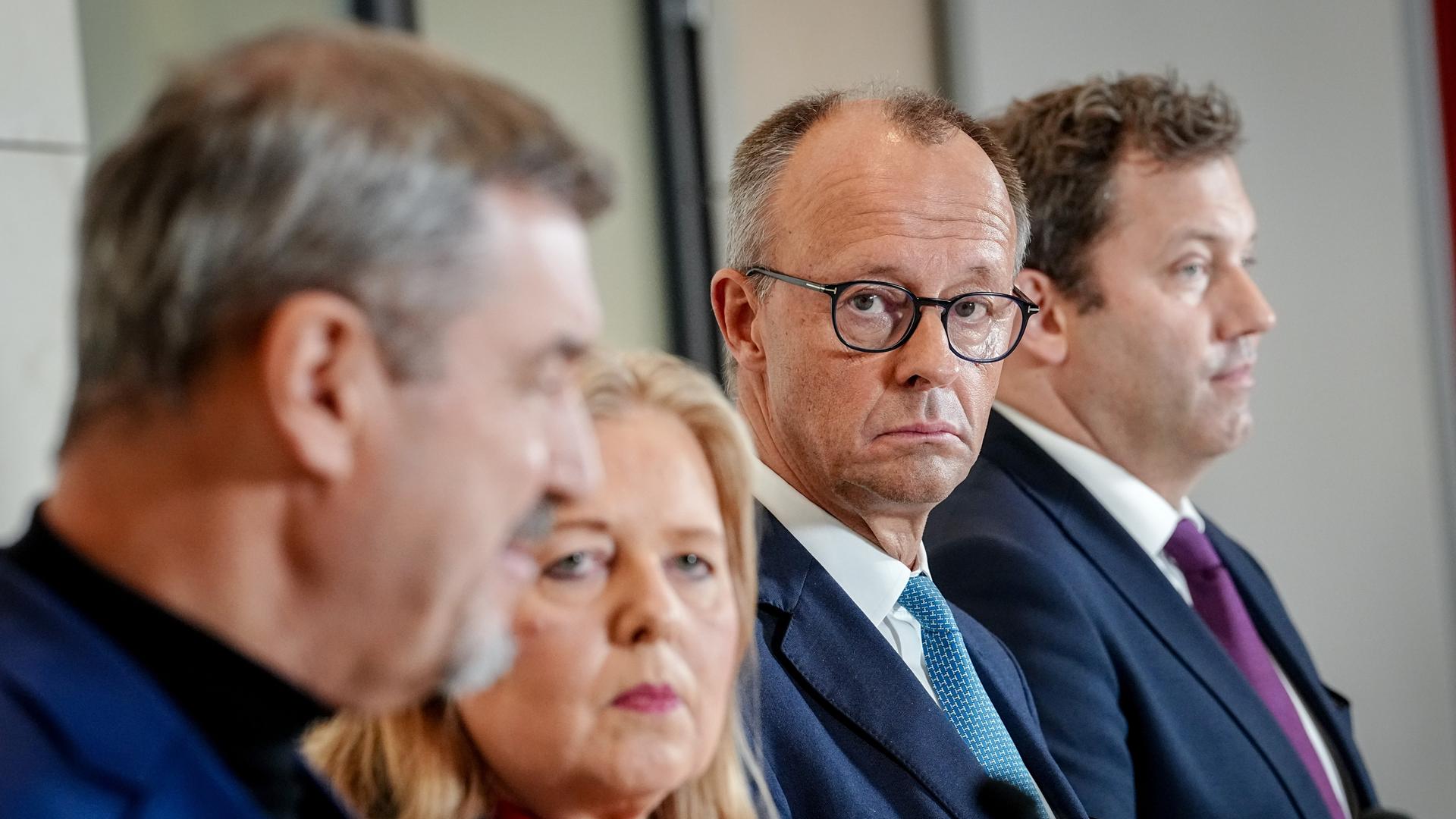Markus Söder l-r), Bärbel Bas (SPD), Friedrich Merz (CDU), und Lars Klingbeil (SPD) geben am Rande des Koalitionsausschusses eine Pressekonferenz