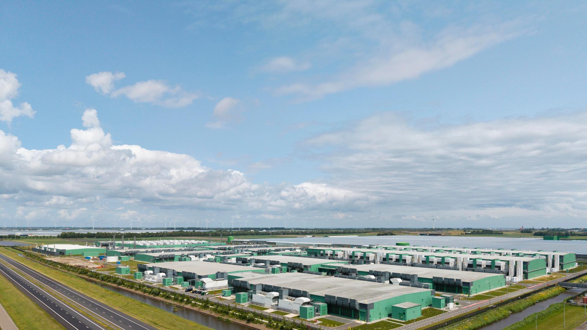 Außenansicht eines Rechenzentrums in den Niederlanden. 