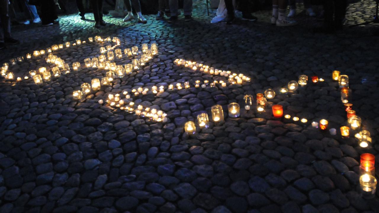 Gedenkdemonstration mit Lichtern zur Beendigung des Gaza-Kriegs 