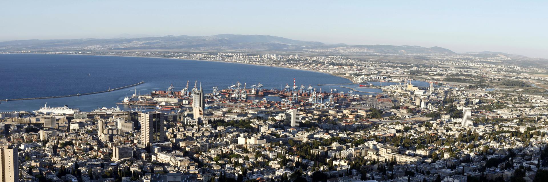 City of Haifa seen from Mount Carmel, in Israel. Copyright: xAntonioxRibeirox/xDesignxPicsx , 31911470 PUBLICATIONxINxGERxSUIxAUTxONLY Copyright: AntonioxRibeirox/xDesignxPics 31911470