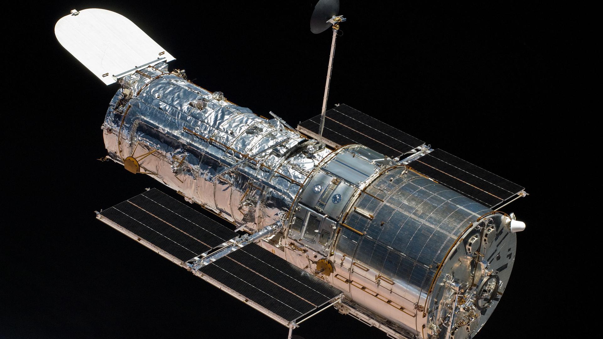 Seit mehr als 32 Jahren im Einsatz: das Hubble-Weltraumteleskop, aufgenommen nach der letzten Service-Mission 2009