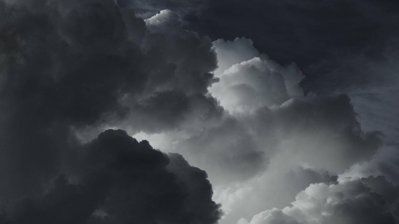 Ein Foto von dunklen, bedrohlich wirkenden Wolken