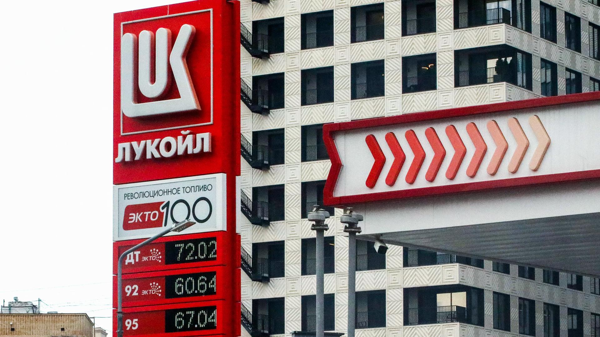 Tankstelle des russischen Ölkonzerns Lukoil in Moskau