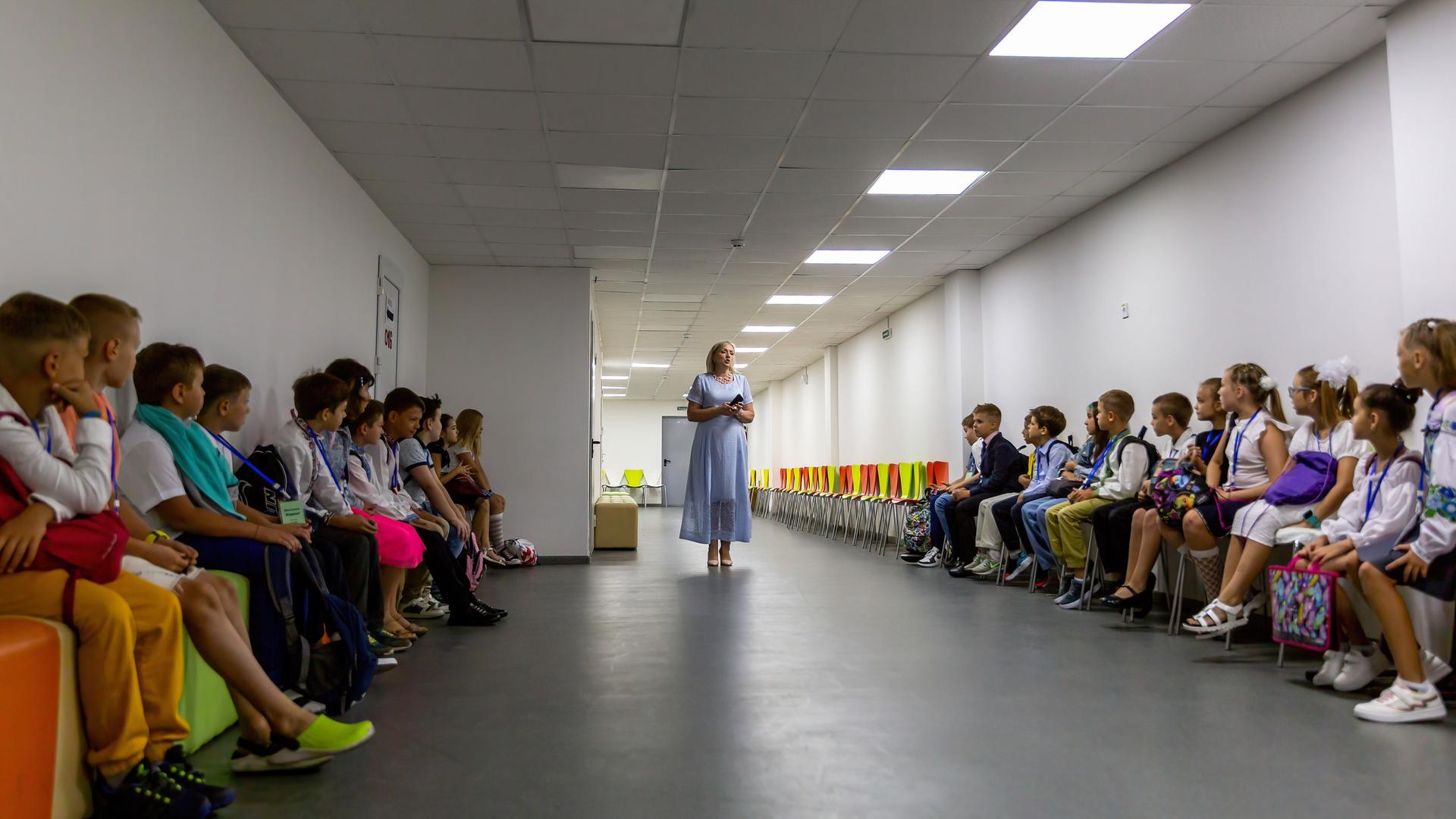 Schulkinder in Odessa während einer Übung in einem Bombenkeller am 1. September 2022 