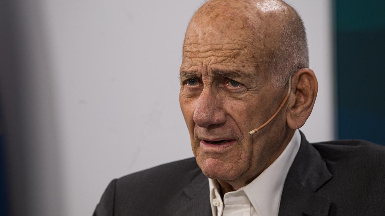 Ehud Olmert am 4. Oktober 2025 auf einer Bühne