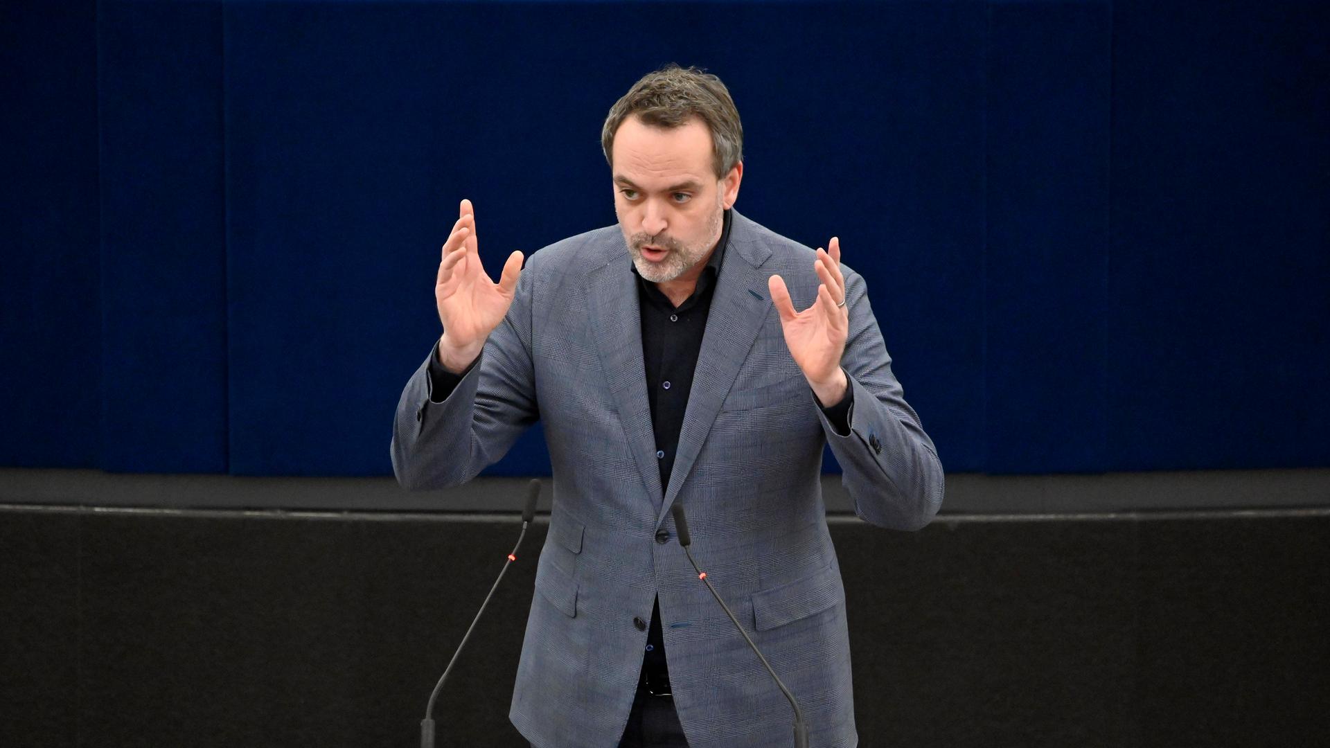 Der SPD-Politiker Rene Repasi im Plenarsaal des Europäischen Parlaments. Straßburg, 16.01.2023
