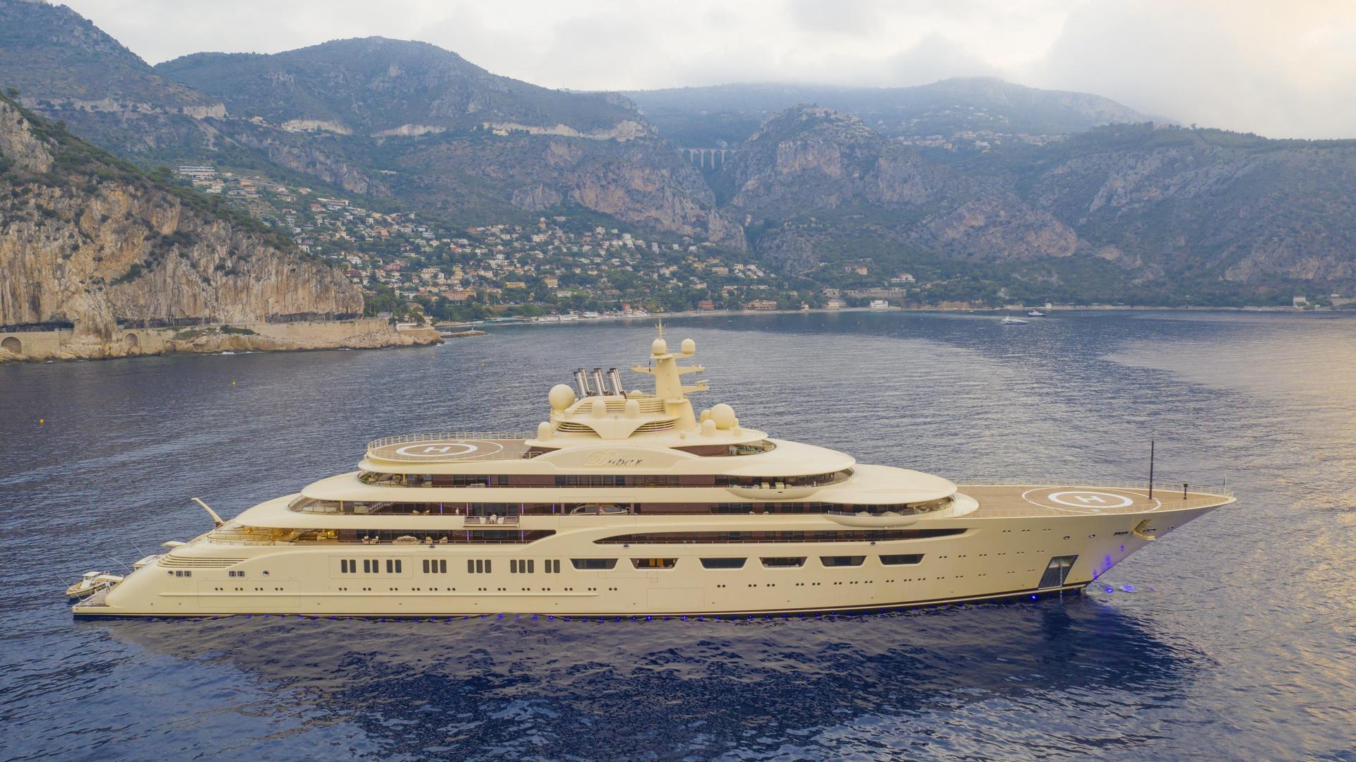 Die 156 Meter lange Superyacht Dilbar des russischen Oligarchen Alischer Usmanow 