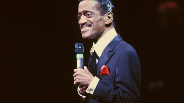 Sammy Davis Jr. am 26. April 1989 bei einem Gala-Auftritt in der Opéra Garnier in Paris