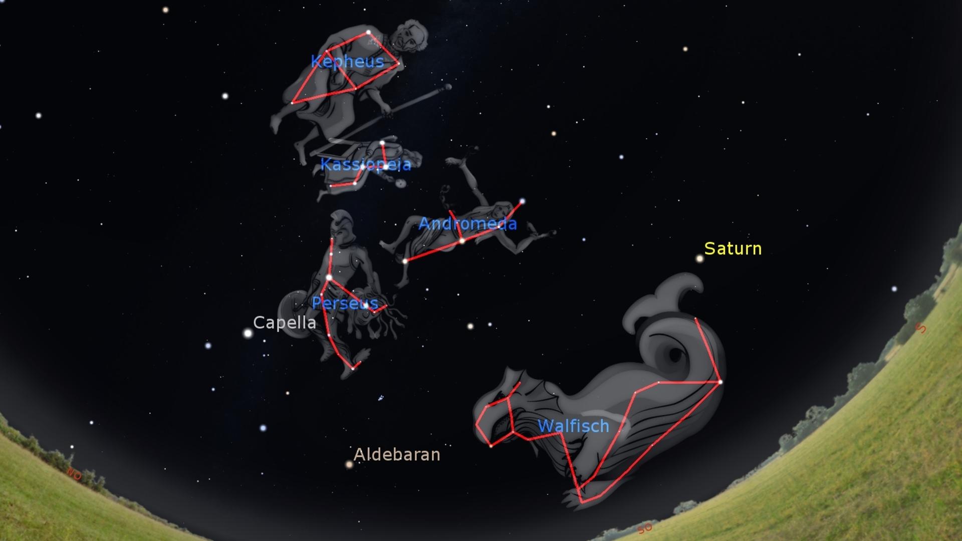 Der abendliche Sternenhimmel. Zu sehen sind auf einer Fisheye-Aufnahme unter anderem die Sternbilder Kassiopeia und Andromeda.
