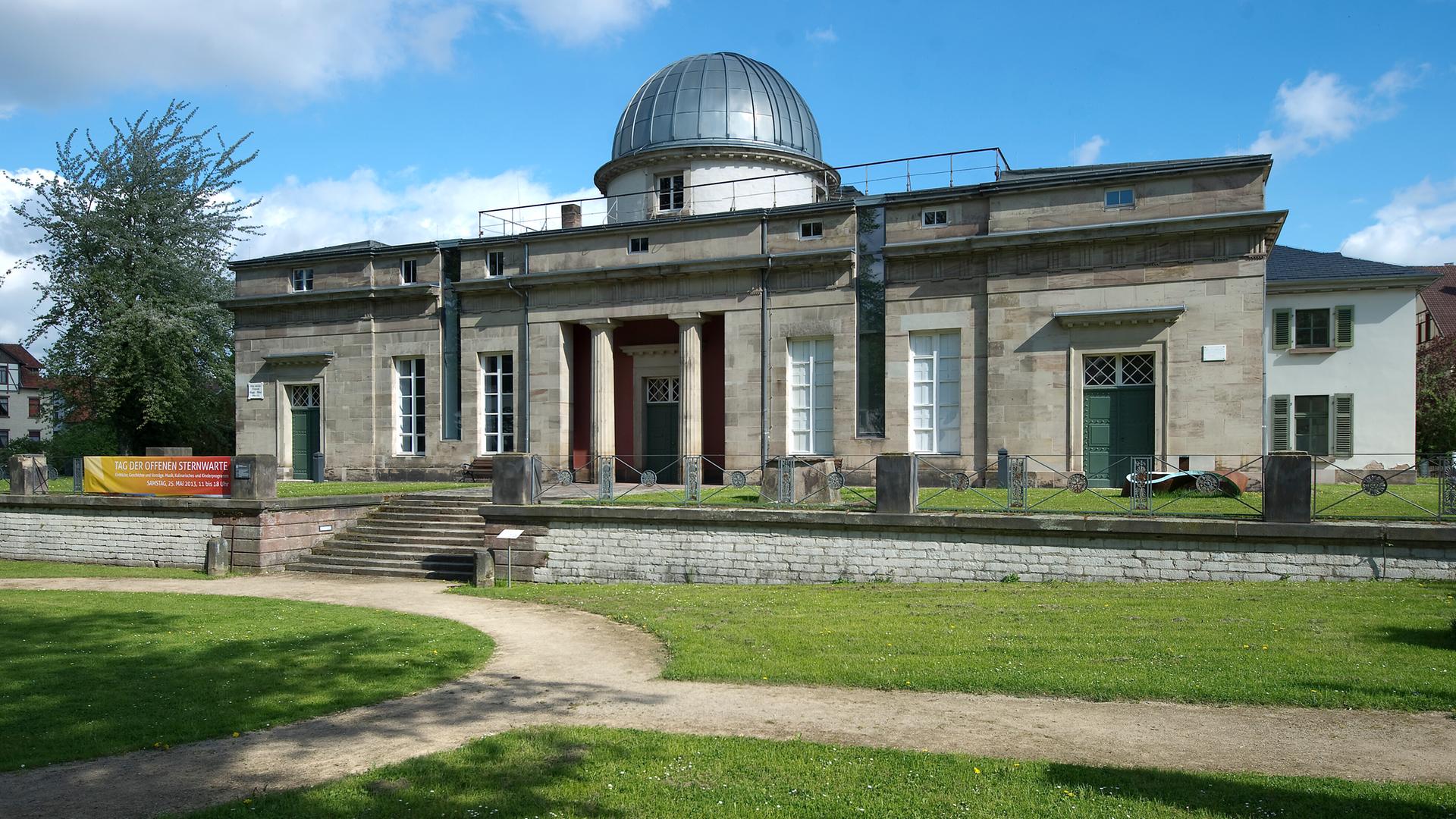 Die aufwendig restaurierte Historische Sternwarte, aufgenommen am 09.05.2013 in Göttingen (Niedersachsen)