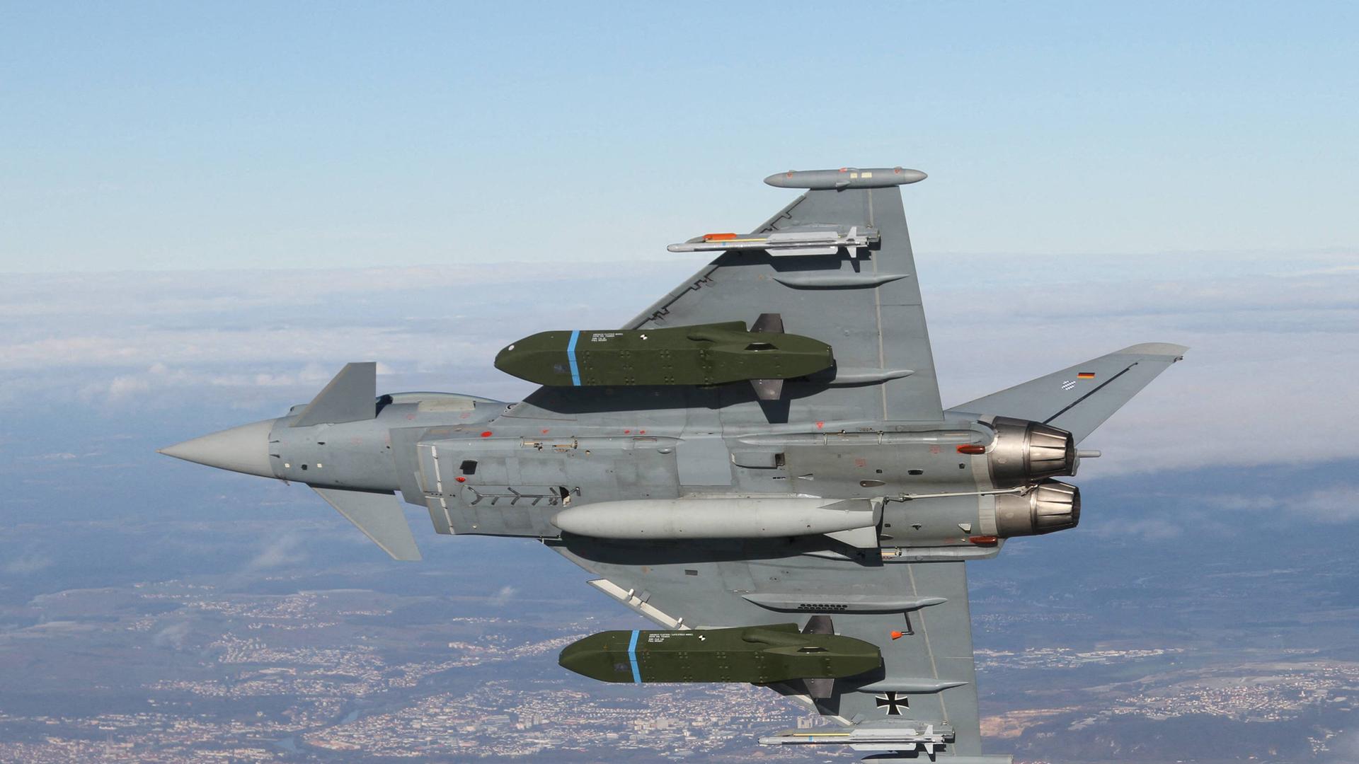 Ein Taurus KEPD 350 fliegt durch die Luft