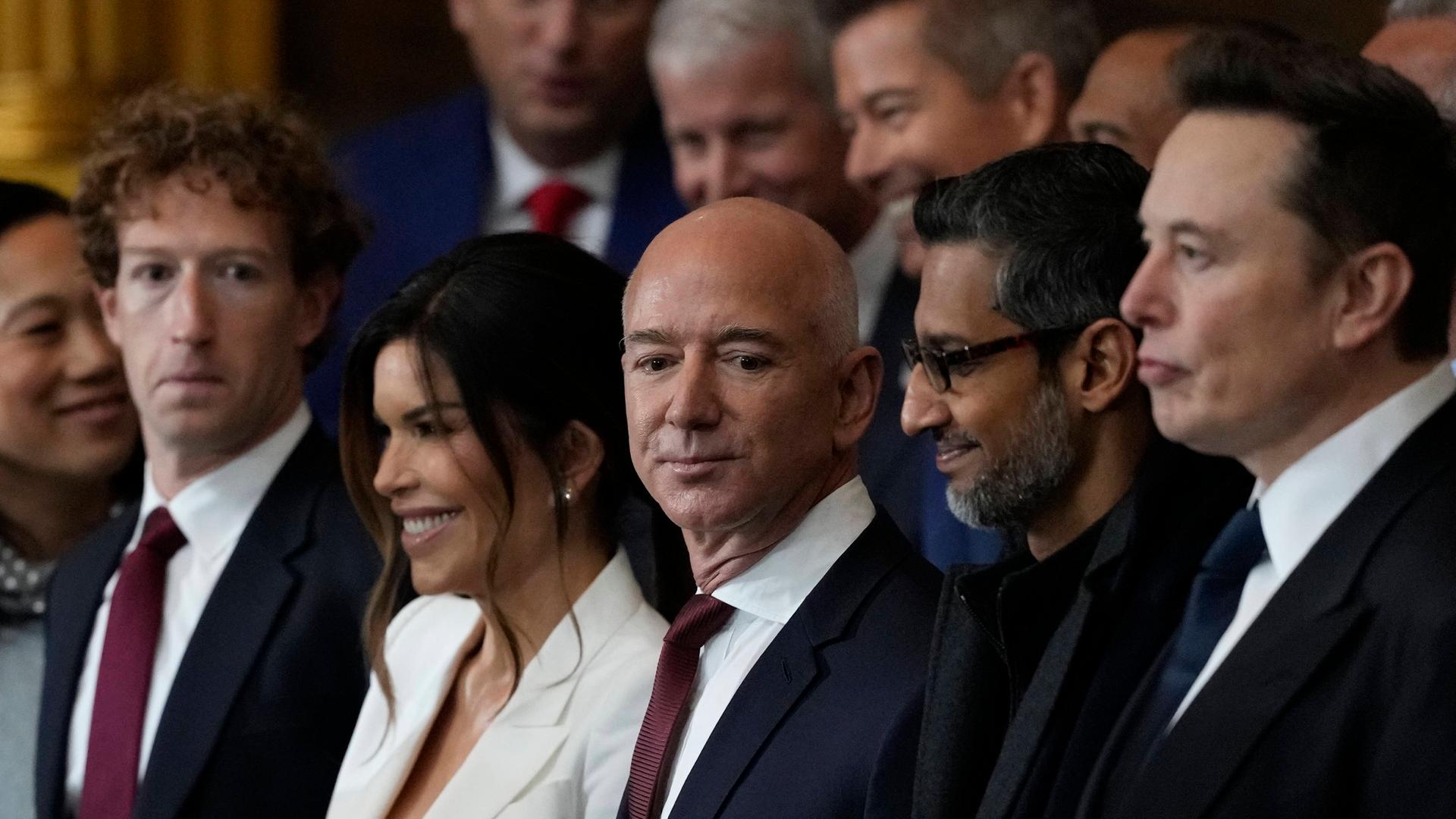 Mark Zuckerberg, Lauren Sánchez, Jeff Bezos, Sundar Pichai und Elon Musk bei der Trum-Inauguration im Januar 2025